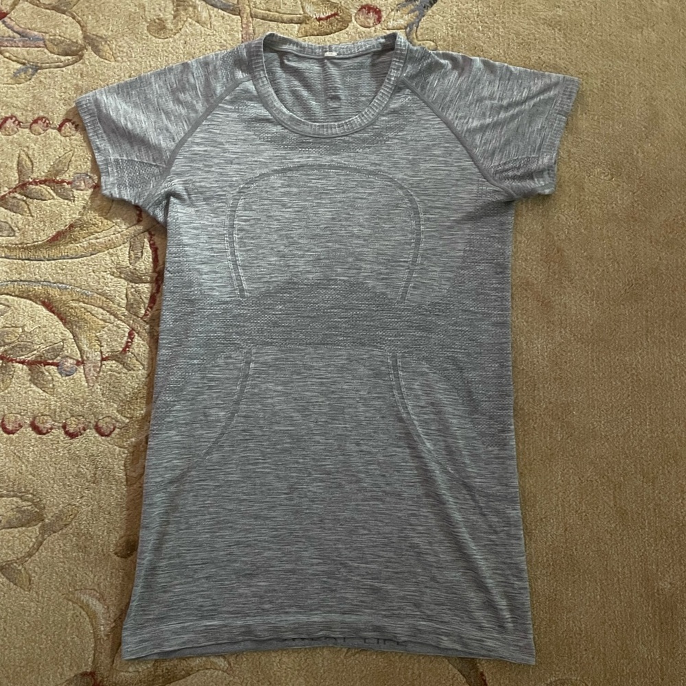 Lululemon Swiftly Tech Short Sleeve Shirt 2.0 size 8